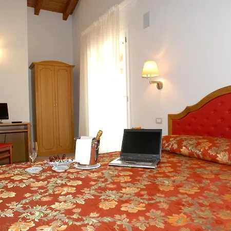 Aretusi Hotel 3*